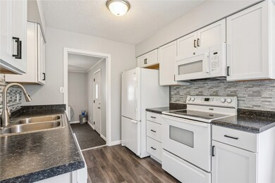 2417 Illinois St SW, Cedar Rapids, IA 52404 - photo 7