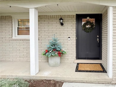 5541 Meadow Ln, Shelby Township, MI 48316 - photo 2