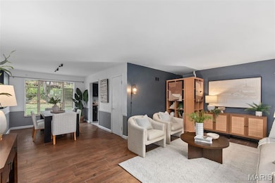 581 W Lockwood Ave, Saint Louis, MO 63119 - photo 6