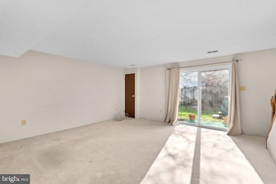 11800 Ashbrook Ct, Germantown, MD 20876 - photo 4