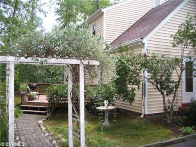 Yard/Garden - Entrance to deck