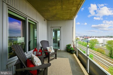 Silo Point unit 511, Baltimore, MD 21230 - photo 2