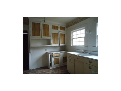 Kitchen. Upper