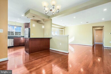 4119 S Four Mile Run Dr unit 303, Arlington, VA 22204 - photo 3