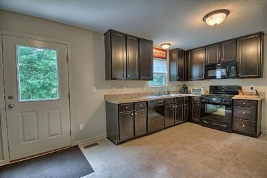 327 Sycamore Dr, Circleville, OH 43113 - photo 6