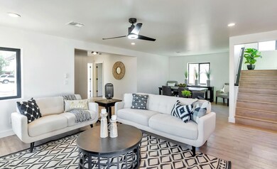 1452 E Sheridan St-large-005-015-Main Li