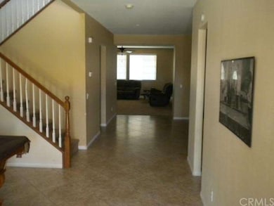 Spacious entryway w/20