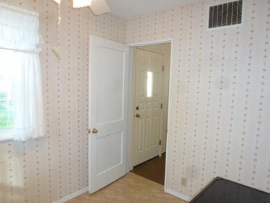 1901 E Greenlawn Ct, Muncie, IN 47302 - photo 7