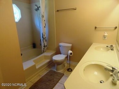 426 Wolf Run Ln, Jacksonville, NC 28546 - photo 2