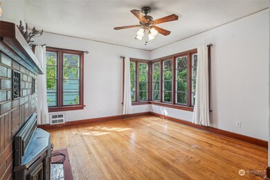 2305 Mcdougall Ave, Everett, WA 98201 - photo 4