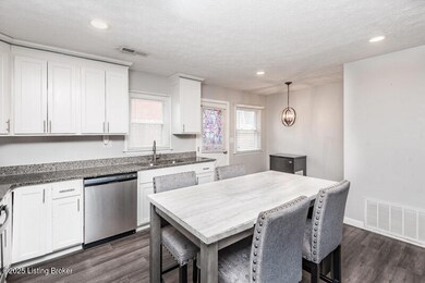 5407 Robinwood Rd, Louisville, KY 40218 - photo 6