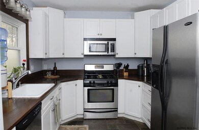 46 Park St, Saratoga Springs, NY 12866 - photo 6