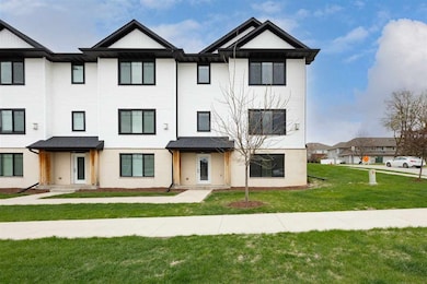 282 Kenneth Dr, Iowa City, IA 52245 - photo 2