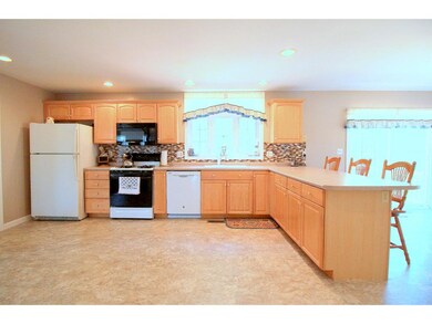 8 Lori Ln, Londonderry, NH 03053 - photo 4