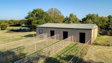 4-stall barn