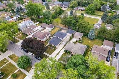 2072 Westview Dr, Des Plaines, IL 60018 - photo 4