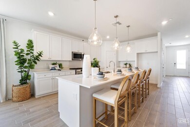 7306 Peach Grove Ln, Bakersfield, CA 93313 - photo 7