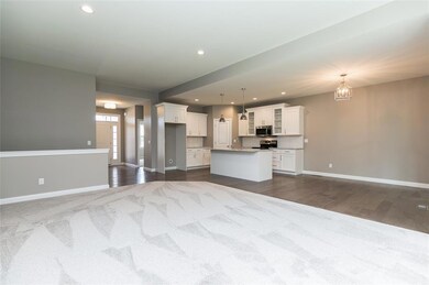 5914 Meadow Grass Cir SE, Cedar Rapids, IA 52403 - photo 2