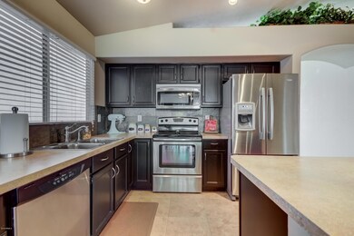 860 N Cholla St-8