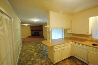 107 Marsh Dr, Statesville, NC 28625 - photo 3