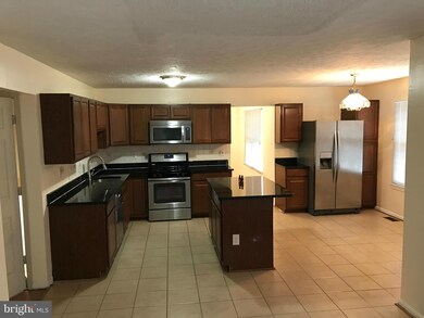 7210 Willow Hill Dr, Capitol Heights, MD 20743 - photo 5