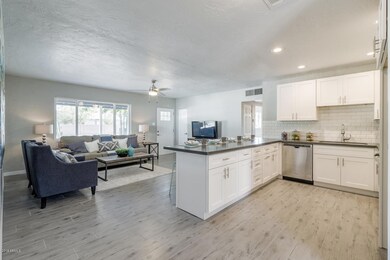 3208 E Clarendon Ave Phoenix-large-007-3