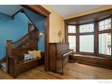 Foyer Stunning natural woodwork and leaded glass w