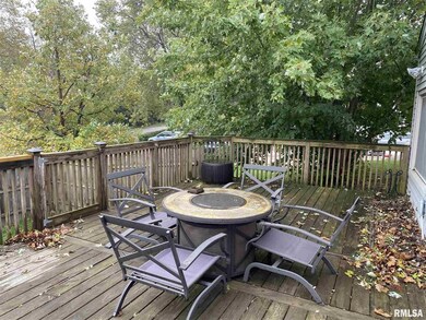 2110 W High St, Davenport, IA 52804 - photo 2