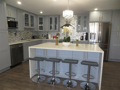 BREAKFAST BAR THAT SEATS 4