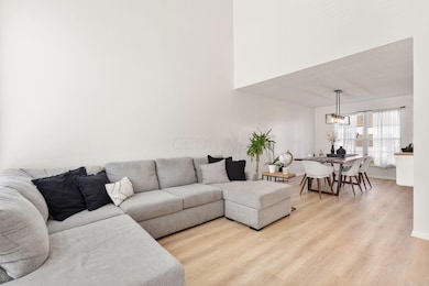 21-web-or-mls-6188DownwingLane_Hommati10