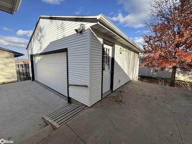 716 Lake St, Lake View, IA 51450 - photo 5