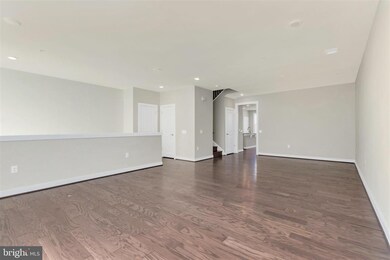 13367 Launders St, Herndon, VA 20171 - photo 3