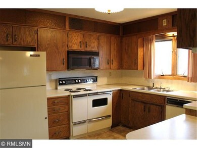 13 x 10 kitchen with appliances including dishwash