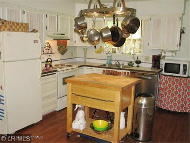 Kitchen, lighted pots/pans holder