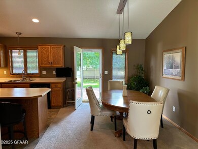 615 49th Ave S, Grand Forks, ND 58201 - photo 4