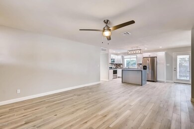 Living Room pic2