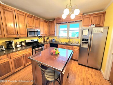 370 N Hyde Park Ave, Scranton, PA 18504 - photo 3