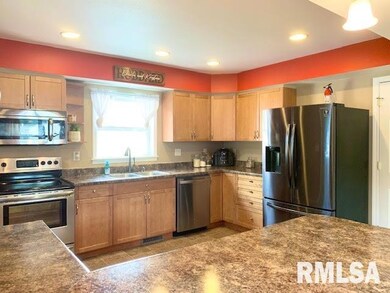 1541 W 35th St, Davenport, IA 52806 - photo 6