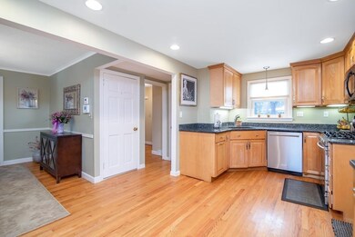 37 Normandy Rd, Springfield, MA 01106 - photo 3