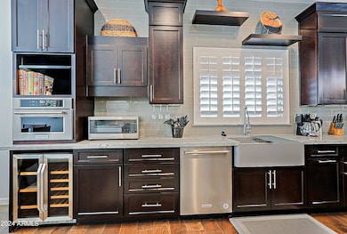Wine refrigerator
