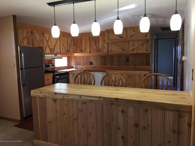 Custom Kitchen w Bar