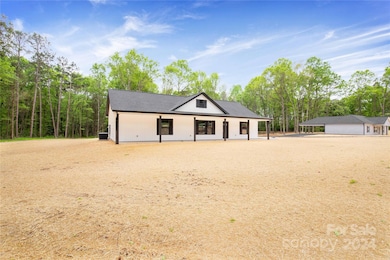 1115 Lawrence Rd, Clover, SC 29710 - photo 3