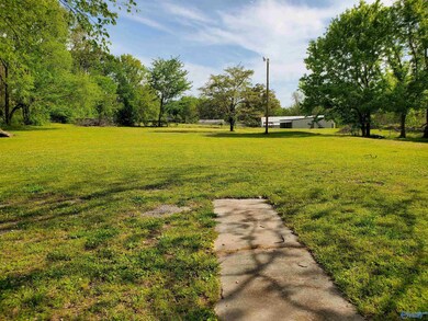 423 W Laurel St, Scottsboro, AL 35768 - photo 4