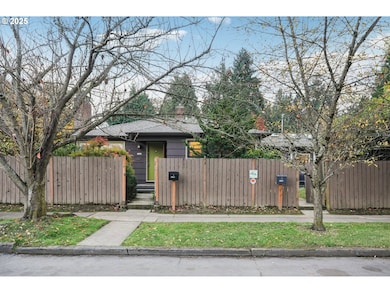 3286 NE Holman St, Portland, OR 97211 - photo 4