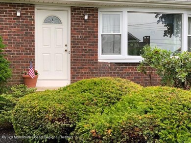 front door close w flag