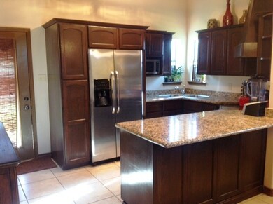 611 Cowbird Cove Ct, Laredo, TX 78045 - photo 5