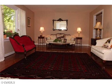 Living Room - Lovely formal living room with hardw