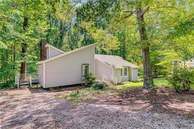 2409 Shelia Dr, Greensboro, NC 27406 - photo 3