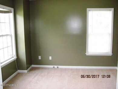 412 N Wilmington Living Room