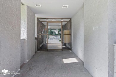 05-Apartment Main Entrance_SLS_-9430